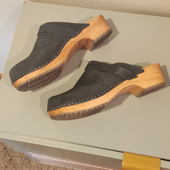 Vollsjo Swedish Clogs size 42/12 (11.5) gray-green genuine suede low wooden heel - Picture 12 of 16